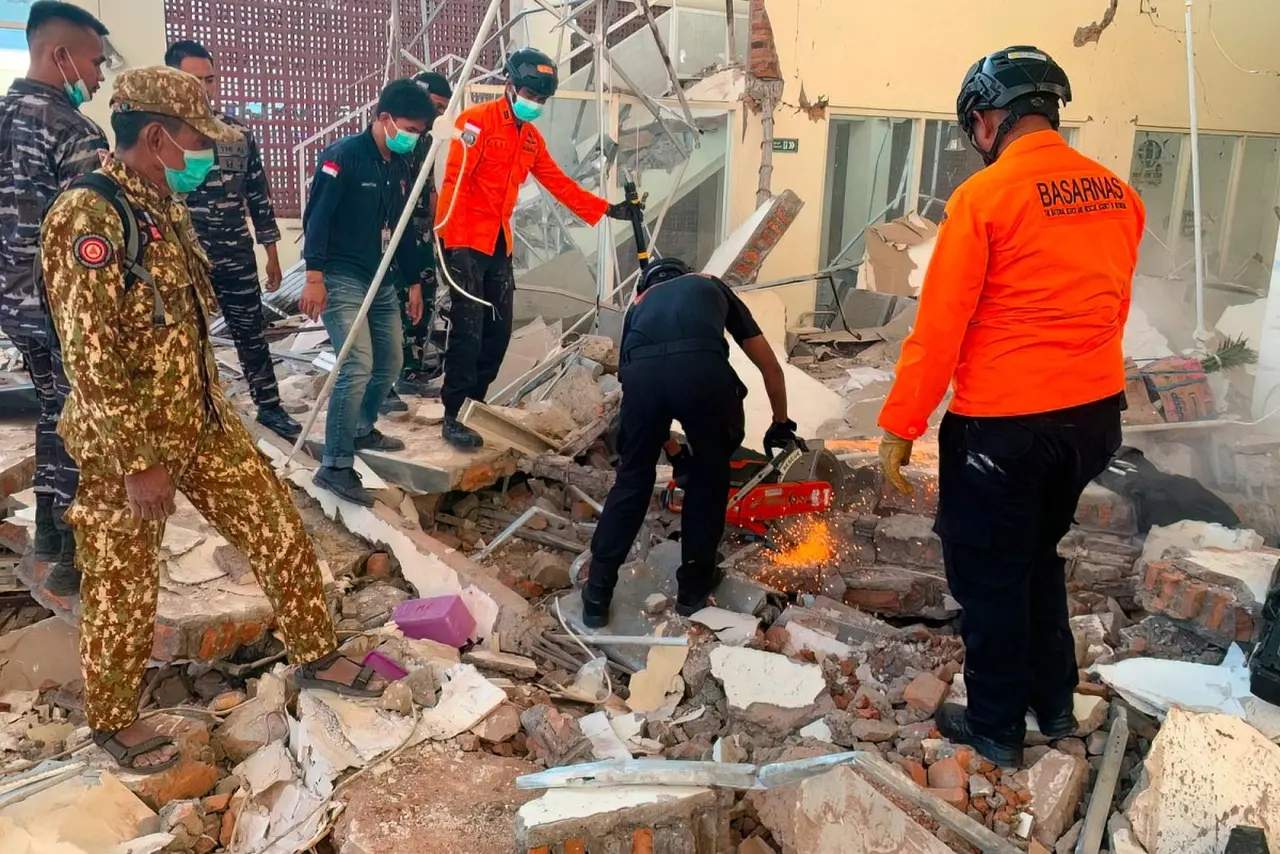 Imagem da notícia Terremoto de magnitude 7,7 atinge o leste da Indonésia e deixa pelo menos 38 pessoas mortas