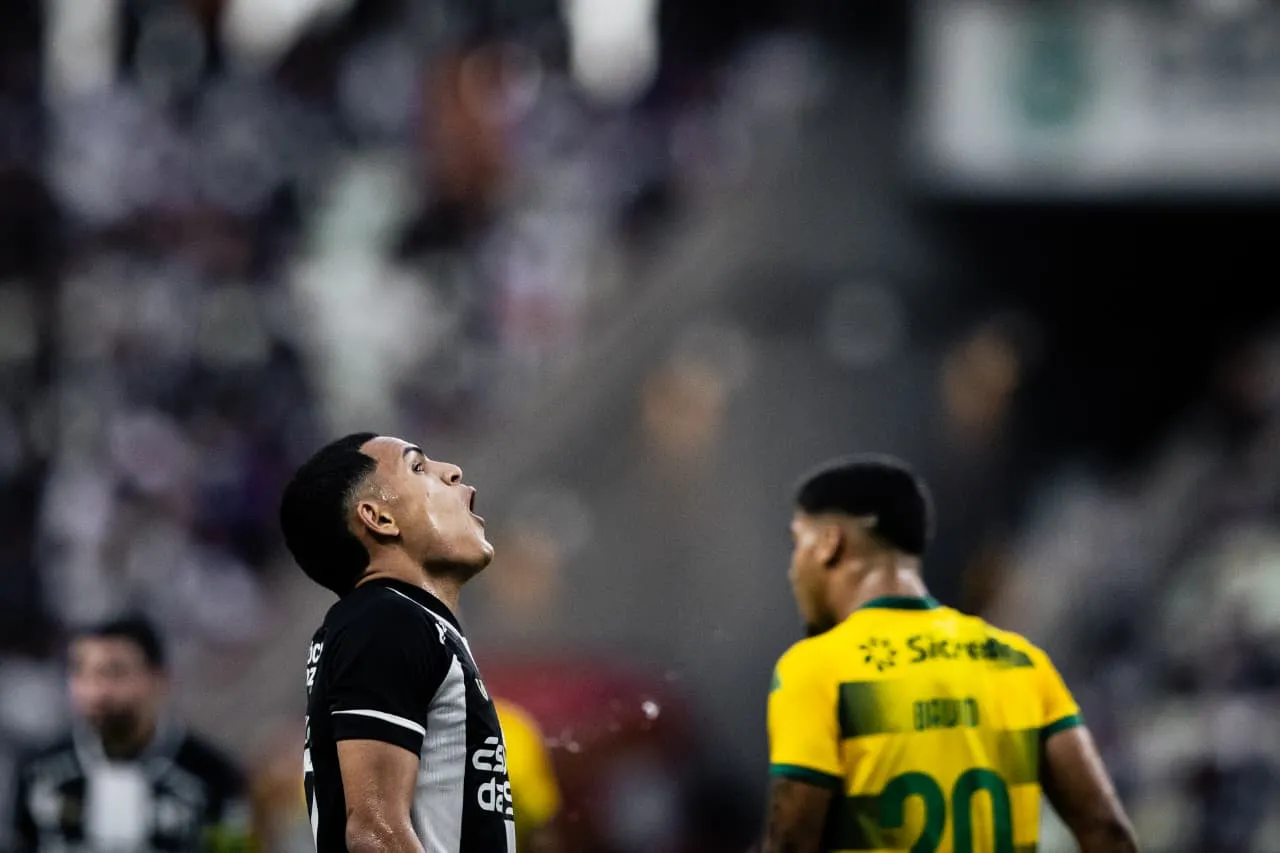O Ceará voltou ofensivo para o 2º tempo, melhorou com Melk em campo, mas foi derrotado