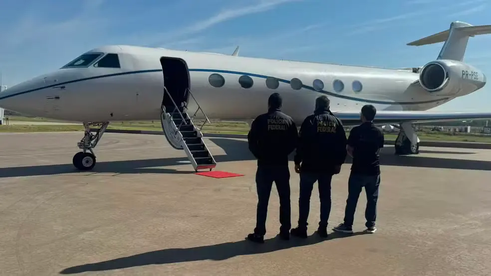 Imagem da notícia Avião de Vorcaro avaliado em quase R$ 120 milhões é localizado pela Polícia Federal
