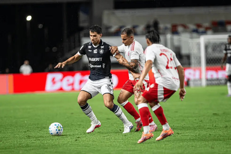 Imagem da notícia Jogos de hoje na TV: veja onde assistir e horário das partidas desta segunda-feira (17)