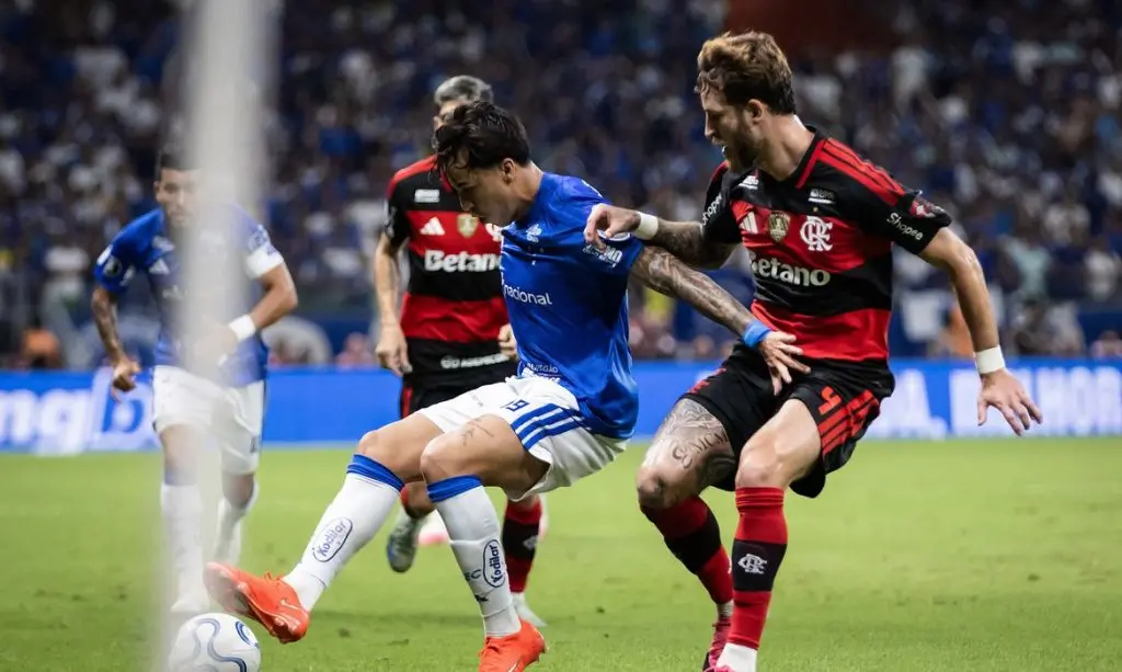 Imagem da notícia Flamengo x Cruzeiro na Libertadores: onde assistir, horário e escalações