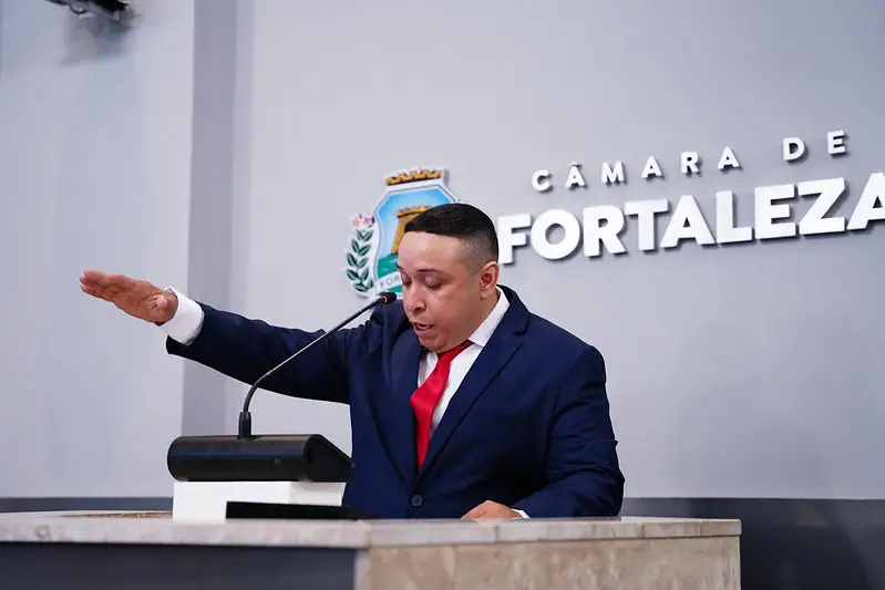 Imagem da notícia Puxador de torcida organizada do Fortaleza, Popó é empossado em mandato na Câmara Municipal