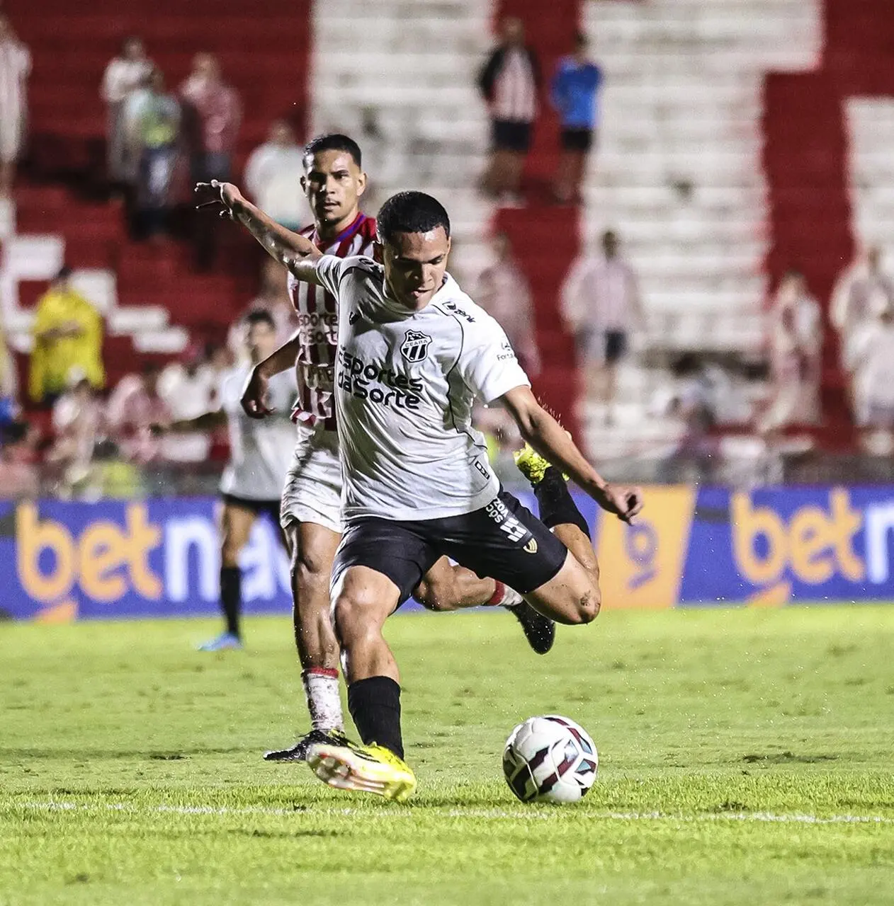 Imagem da notícia Ceará perde para o Náutico nos Aflitos e corre risco de voltar ao Z4 ao fim da rodada