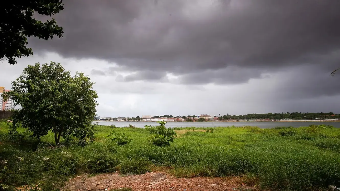 Imagem da notícia Fortaleza e 115 cidades do CE recebem aviso vendaval; veja locais