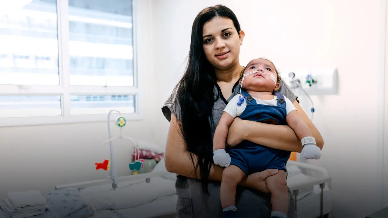 Imagem da notícia ‘Mamãe, meu coração chegou!’: bebê de 6 meses passa por 5 hospitais e ‘renasce’ após transplante