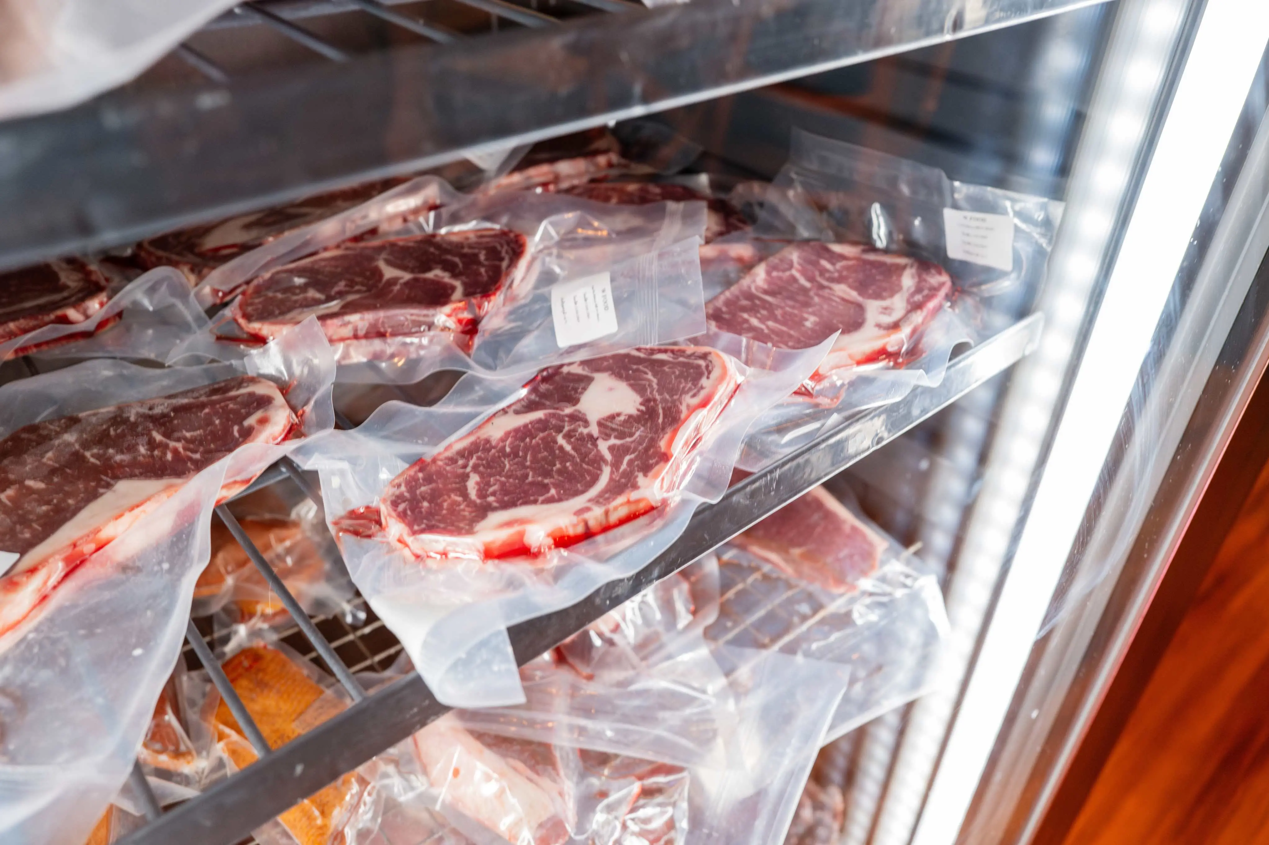 Imagem da notícia Homem furta carne de supermercado e é condenado a pagar R$ 600 em SP