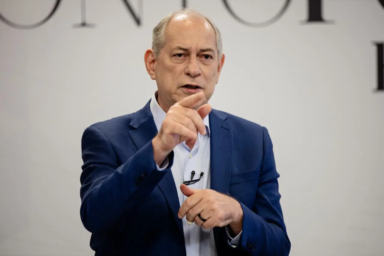 Imagem da notícia Ciro Gomes fala sobre aliados, relembra amor por Cid e chama Elmano de 'anta'; veja vídeo