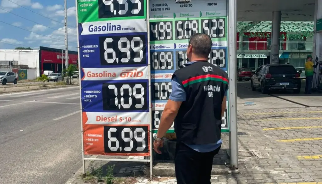 Imagem da notícia Decon notifica 64 postos de combustível e cobra explicações por aumento de preços em Fortaleza
