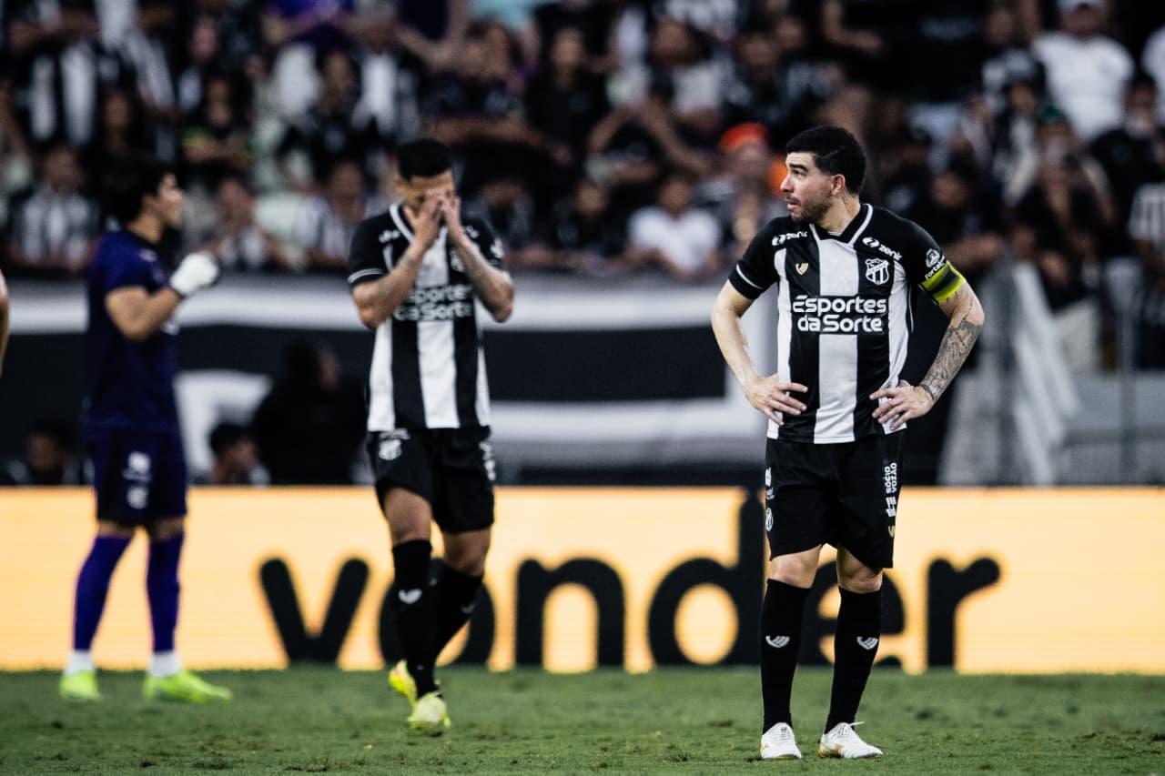 Imagem da notícia Ceará volta ao Z4 da Série B após vitória do Avaí nos acréscimos contra o Sport