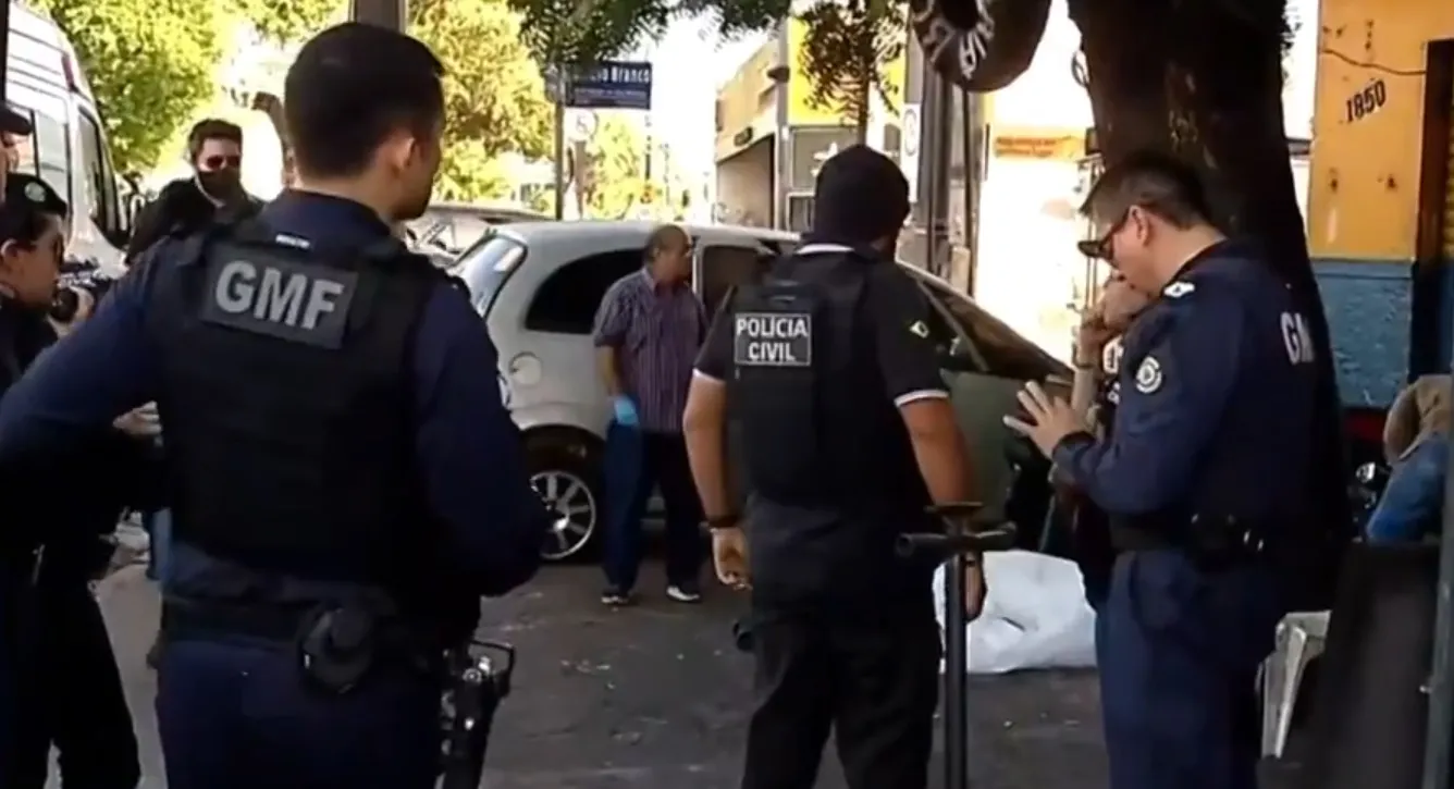Agentes da Polícia Civil do Ceará (PC-CE) estão no local para colher as informações iniciais.