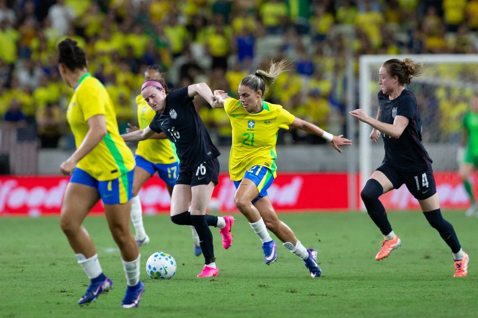 Imagem da notícia Castelão passará por reformas para receber Copa do Mundo em 2027