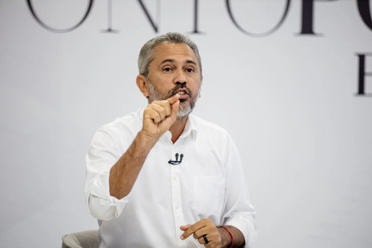 Imagem da notícia Elmano rebate Ciro sobre leitos funcionando no HUC: 'Tenha vergonha, tu não anda o Ceará'