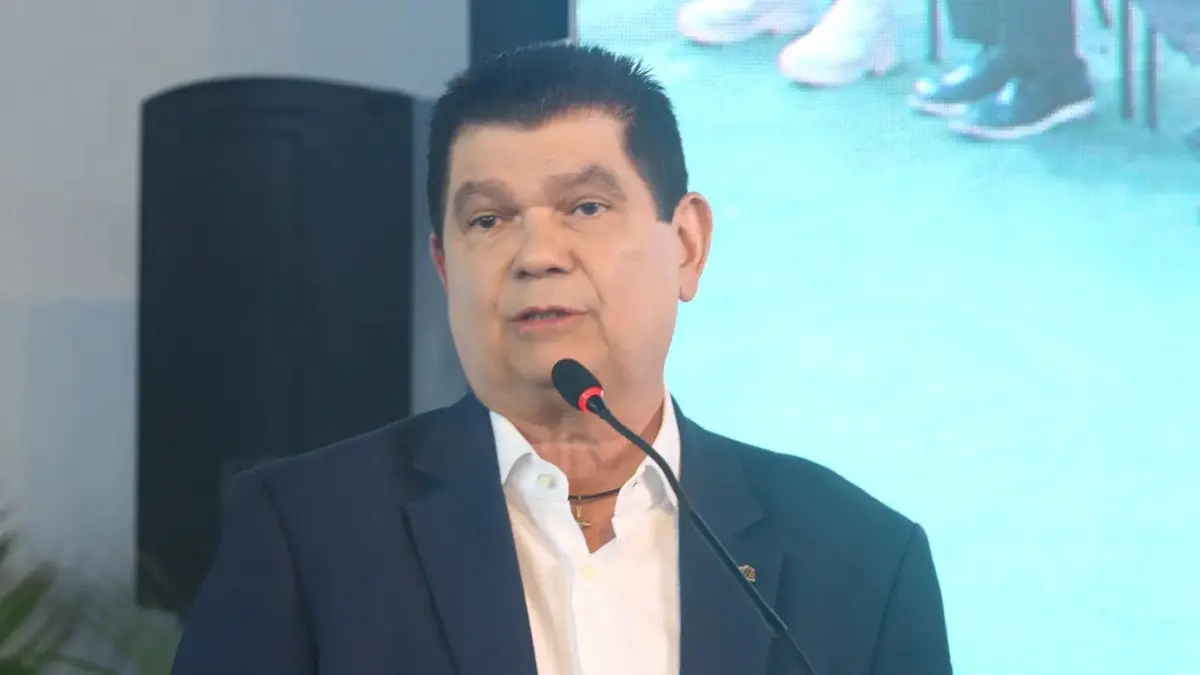 Imagem da notícia Em meio à guerra de narrativas, Lula desliga deputado cearense da vice-liderança do governo