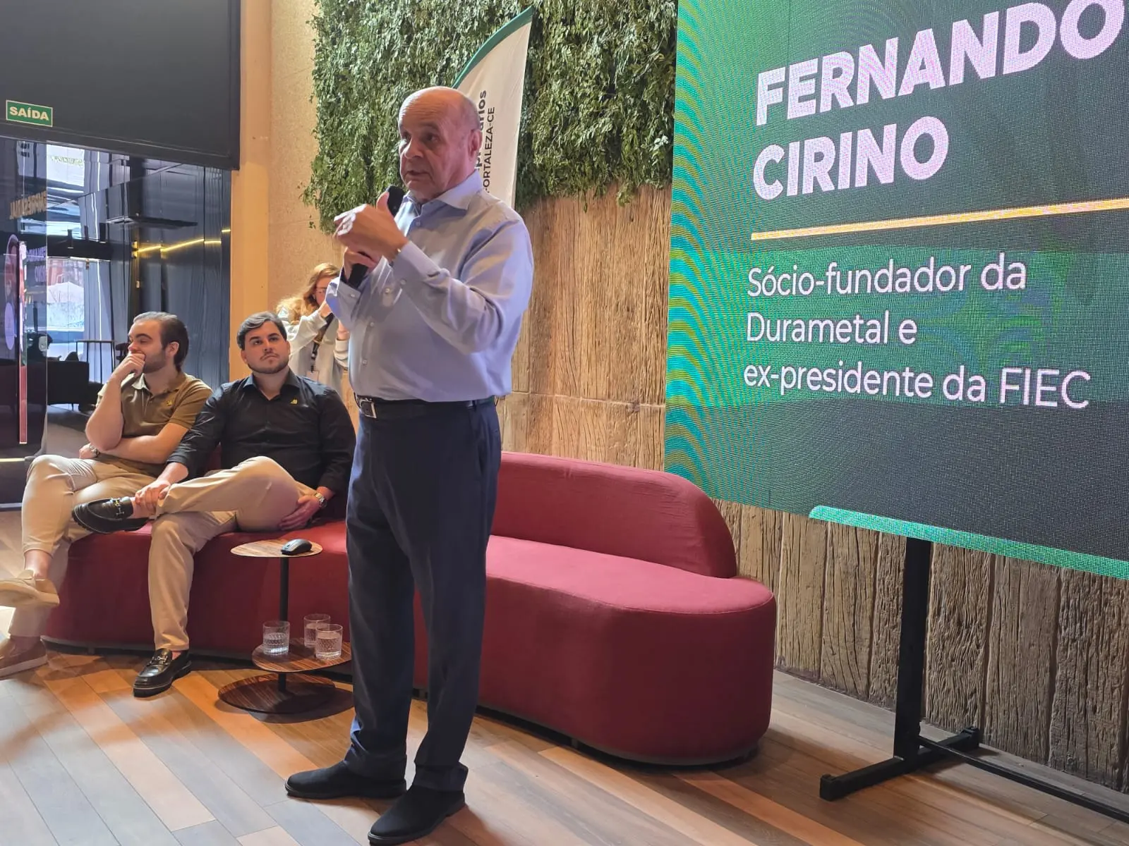 Imagem da notícia Cirino aos jovens da AJE: 