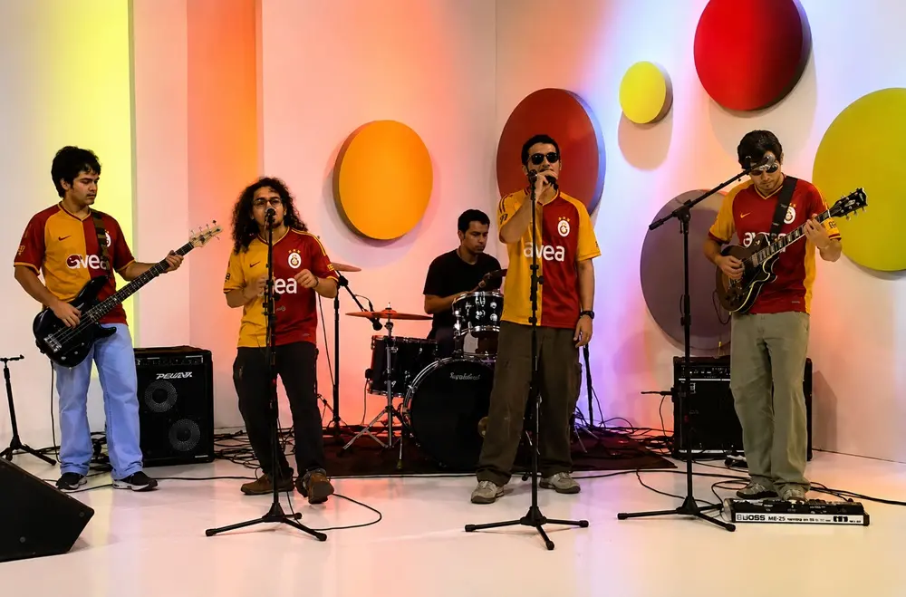Imagem da notícia Baú do Jogada #9 - A banda cearense famosa na Turquia graças ao Galatasaray e à TV Diário