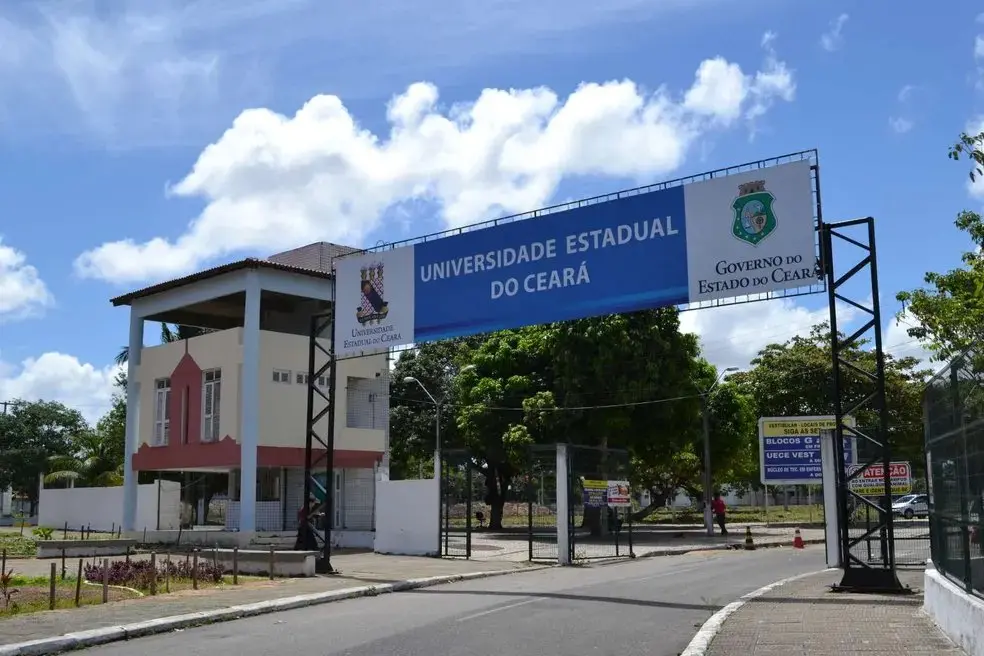 Imagem da notícia Uece suspende 11 estudantes por ocupar sala destinada a projeto de extensão