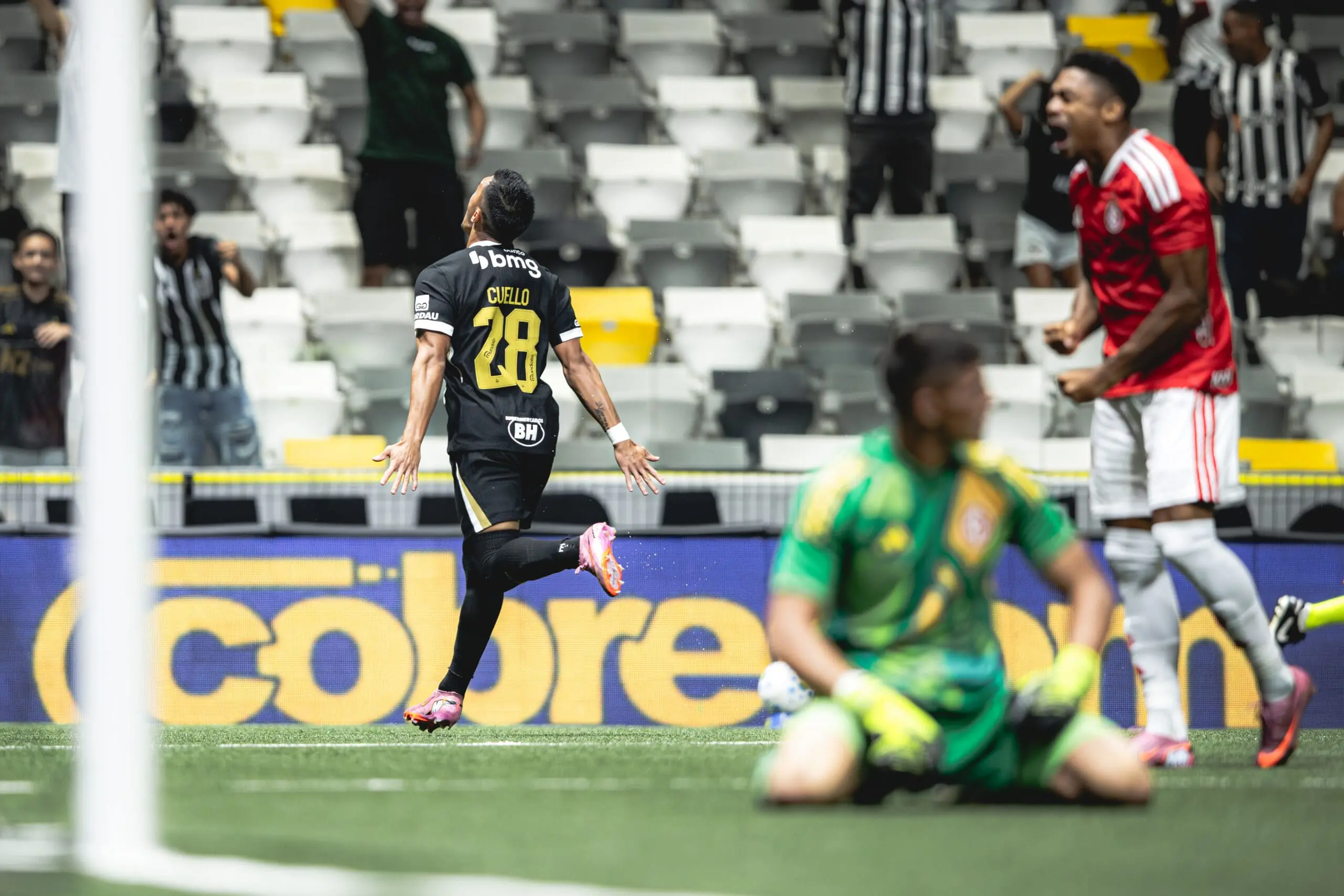 Imagem da notícia Jogos de hoje na TV: veja onde assistir e horário das partidas deste sábado (22)