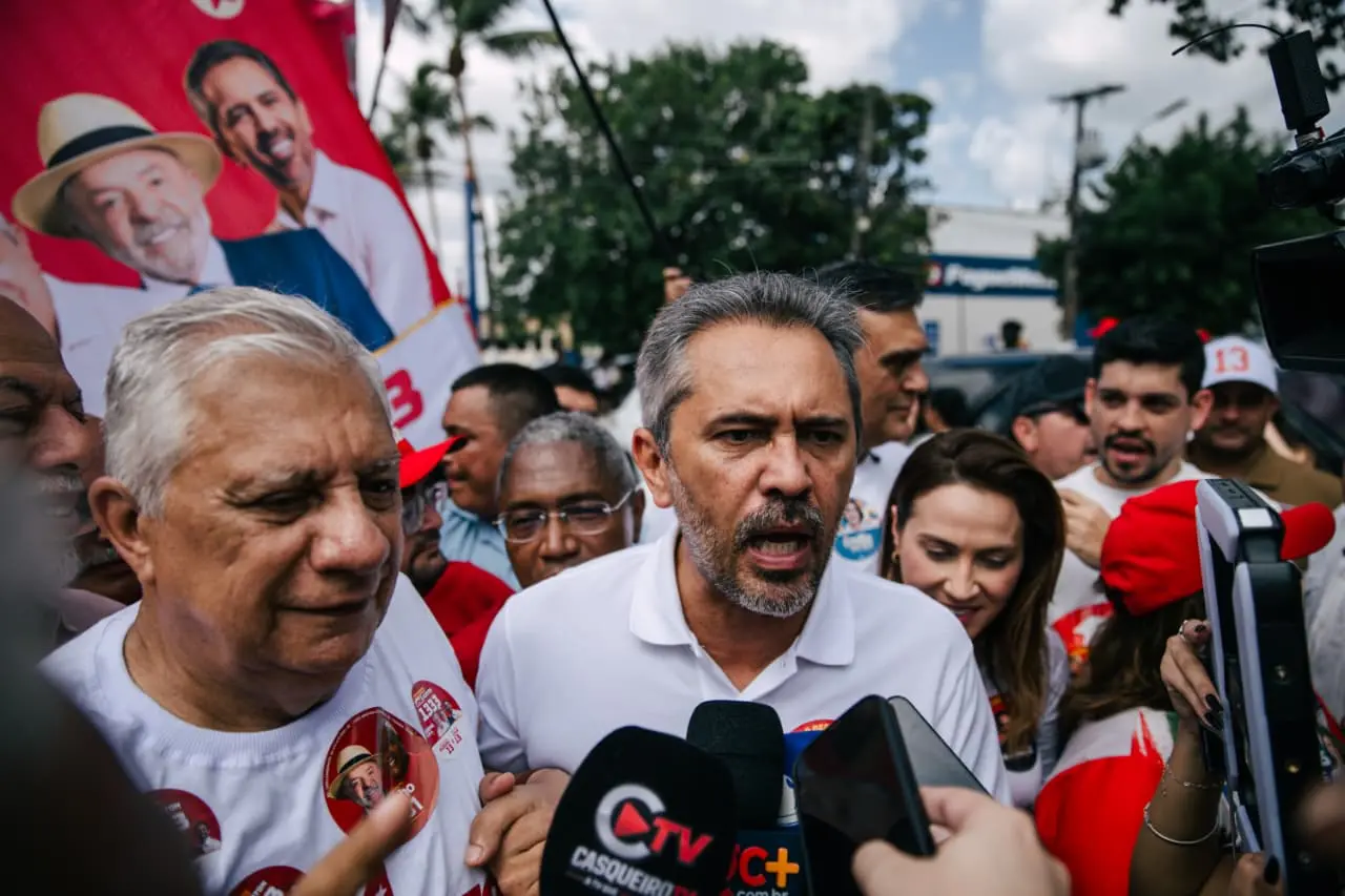 Imagem da notícia Em agenda de campanha, Elmano promete novo hospital em Caucaia