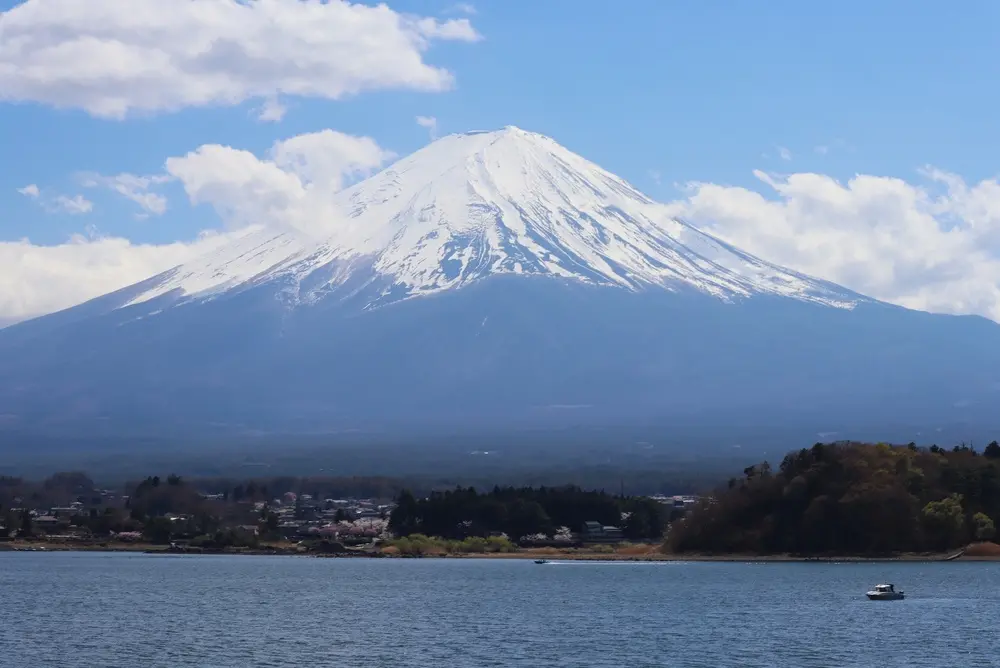 Imagem da notícia Menino de 7 anos é deixado sozinho pelo próprio pai em subida no Monte Fuji