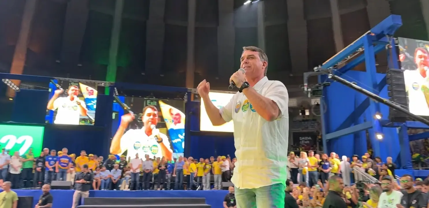 Imagem da notícia Flávio sobre combate ao crime: 'Bandido será tirado de circulação em pé ou deitado'