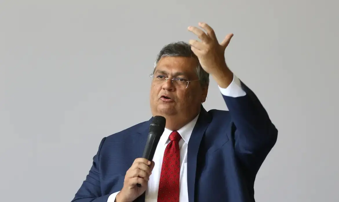 Imagem da notícia Dino anula emendas indicadas por dirigentes partidários sem mandato