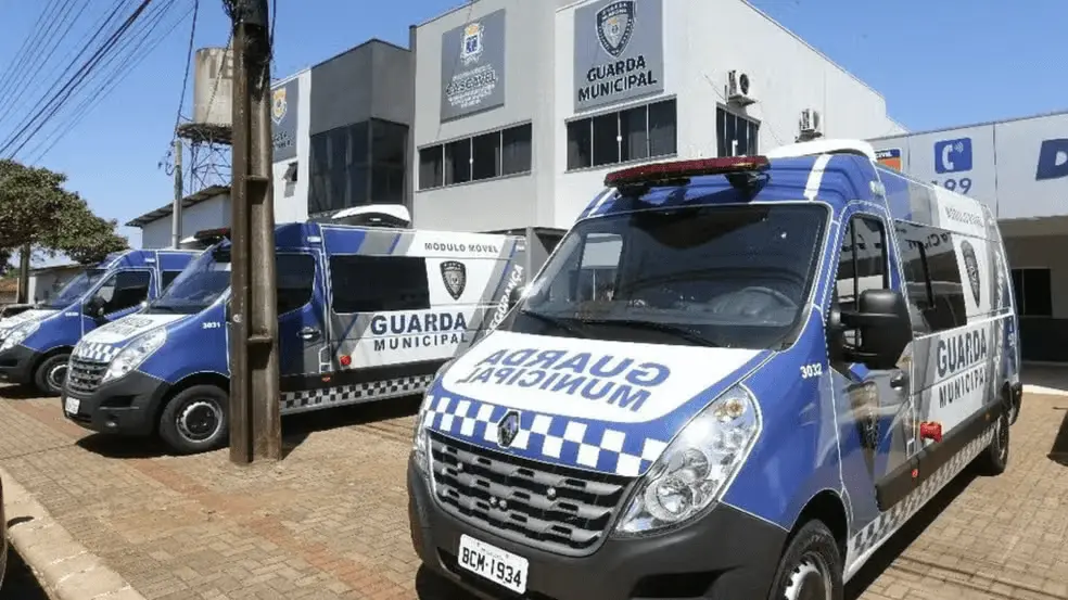 Imagem da notícia Criança é levada a abrigo no Paraná após ser deixada sozinha em carro de aplicativo
