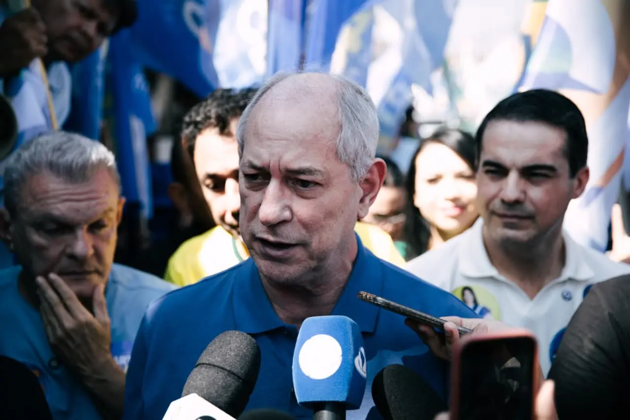 Imagem da notícia Ciro defende 'libertar a Polícia do Ceará' e diz ser contra câmeras corporais nas fardas dos agentes