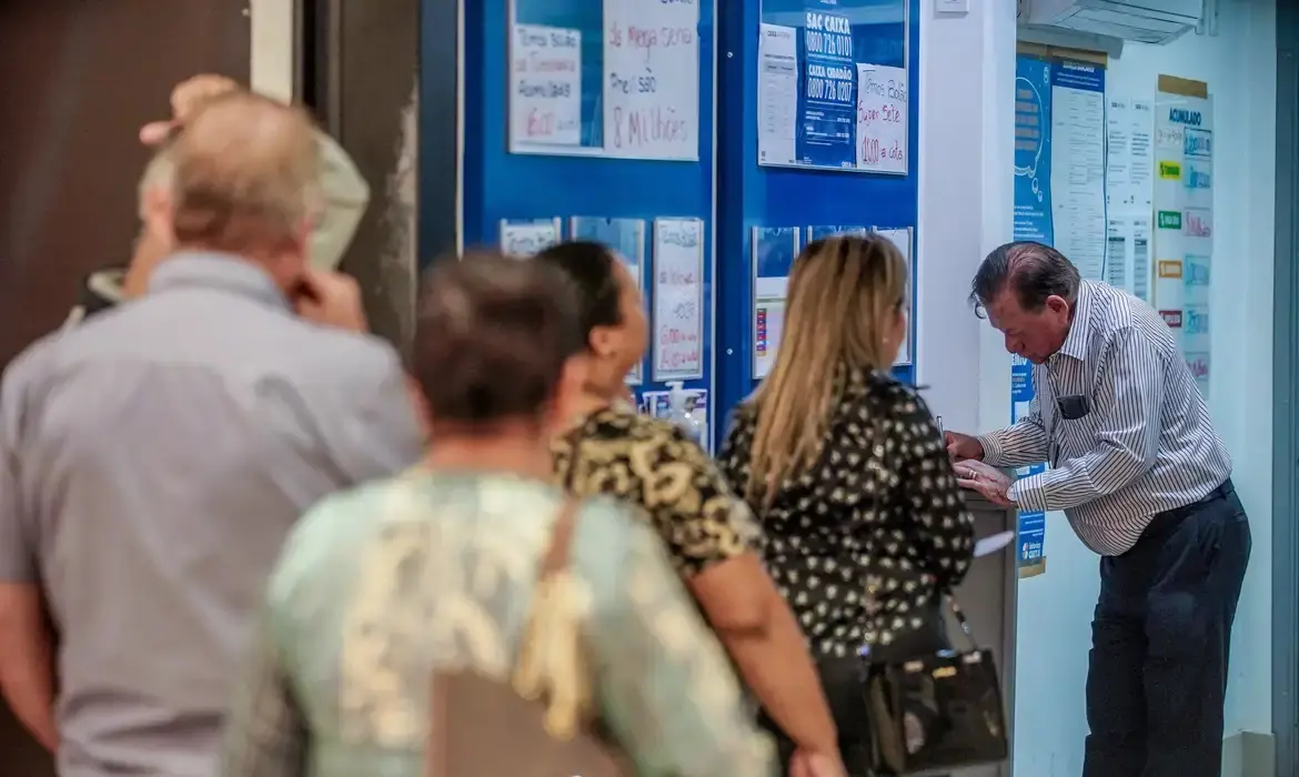 Imagem da notícia Apostas do Ceará ganham até R$ 11 mil em loterias da Caixa; veja jogos e resultados