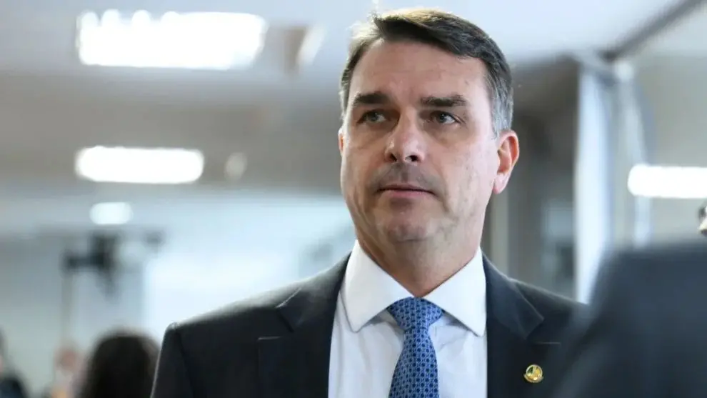 Imagem da notícia Flávio Bolsonaro pede para manter publicação de vídeo com críticas a Lulinha