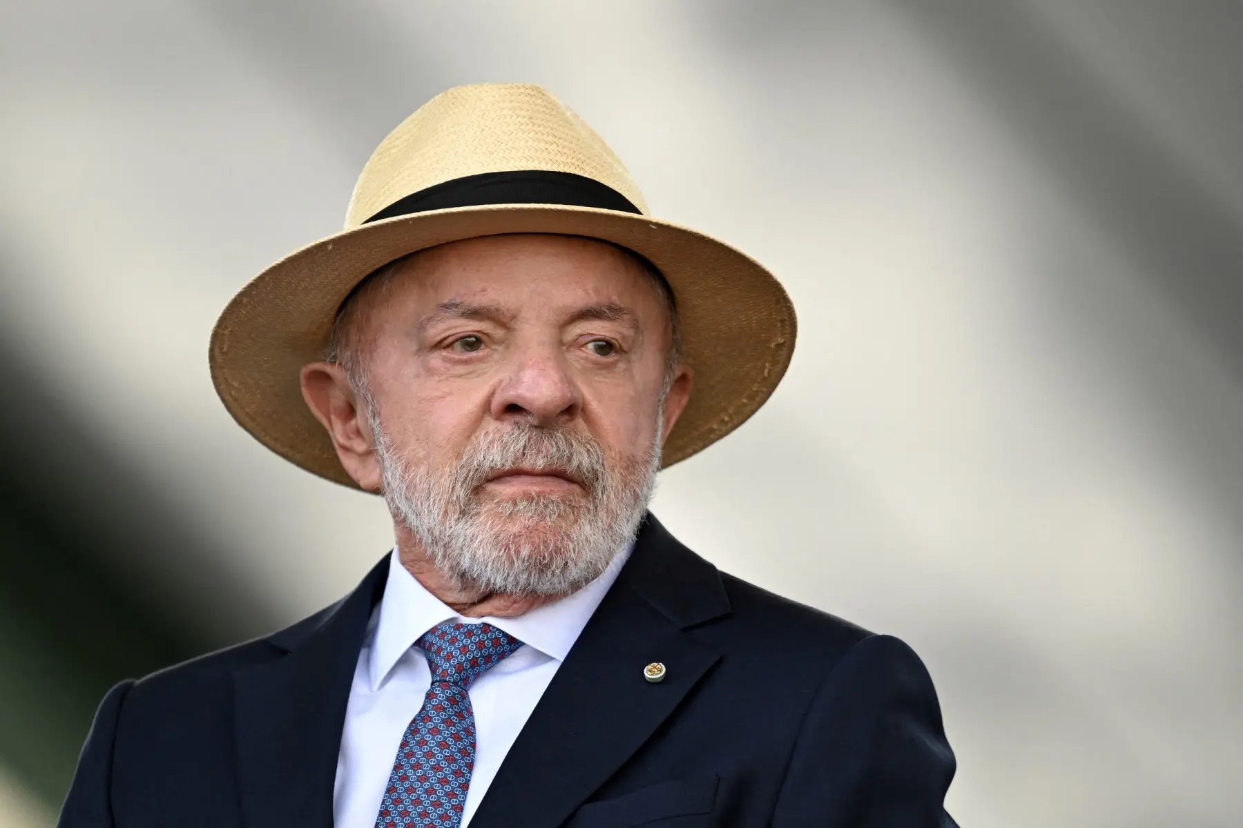 Imagem da notícia Lula deixa entrevista no QG do Exército sem responder perguntas sobre Lulinha e Marcola