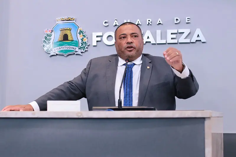 Imagem da notícia Vereador Chiquinho dos Carneiros pede licença do mandato na Câmara de Fortaleza