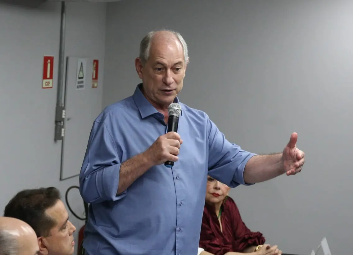 Imagem da notícia Ciro quer diminuir custo do ‘Minha Casa, Minha Vida’ e fazer mutirões de moradia em eventual mandato