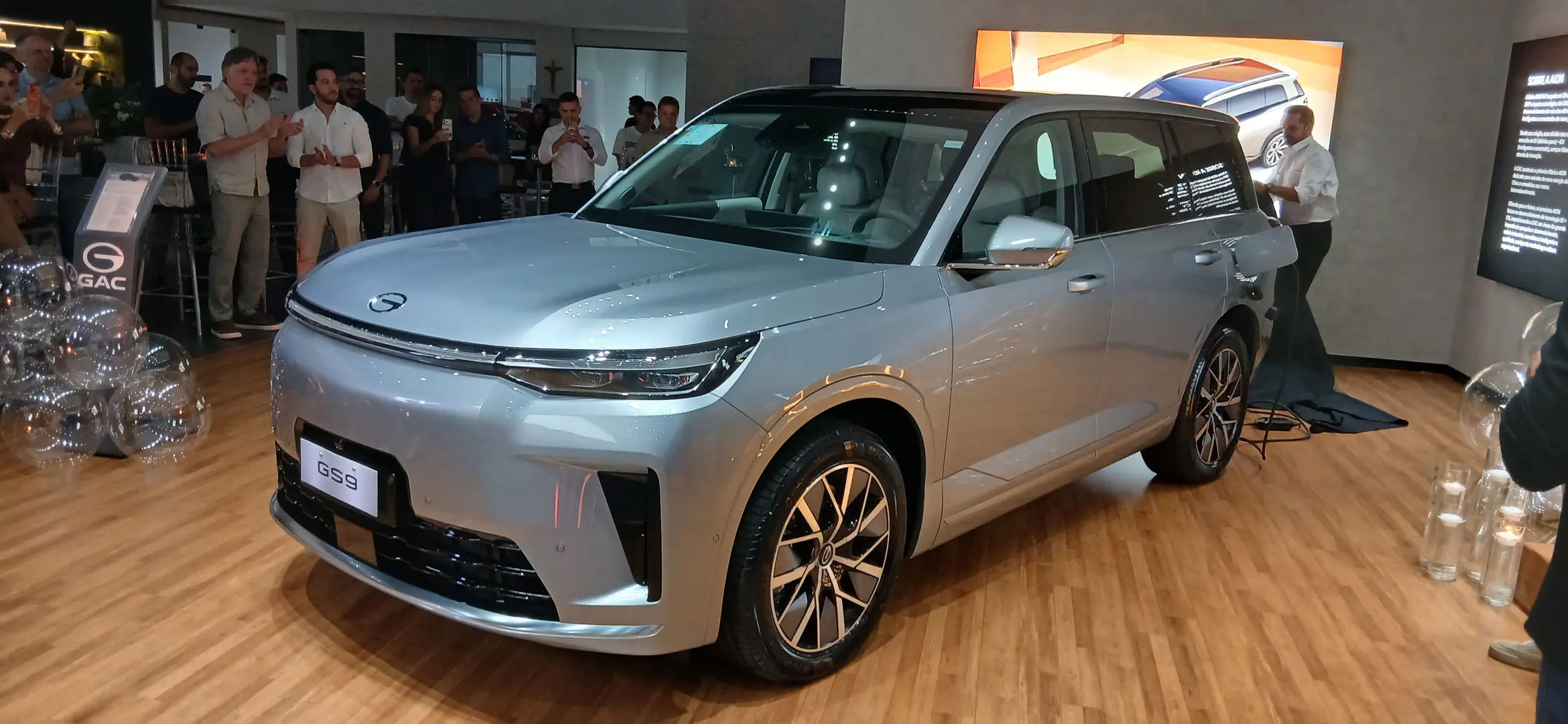 Imagem da notícia Novo SUV híbrido GS9 faz sua estreia na GAC Fort com 500 cv de potência