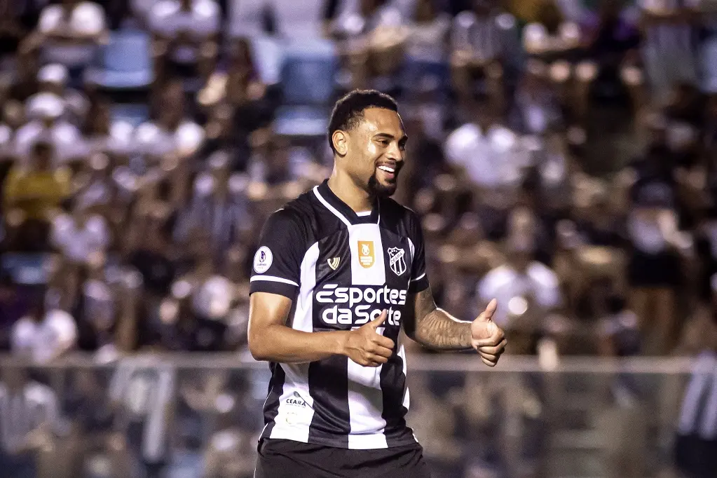 Imagem da notícia Wendel Silva permanece no Ceará? Atacante perde espaço e futuro no clube vira incógnita