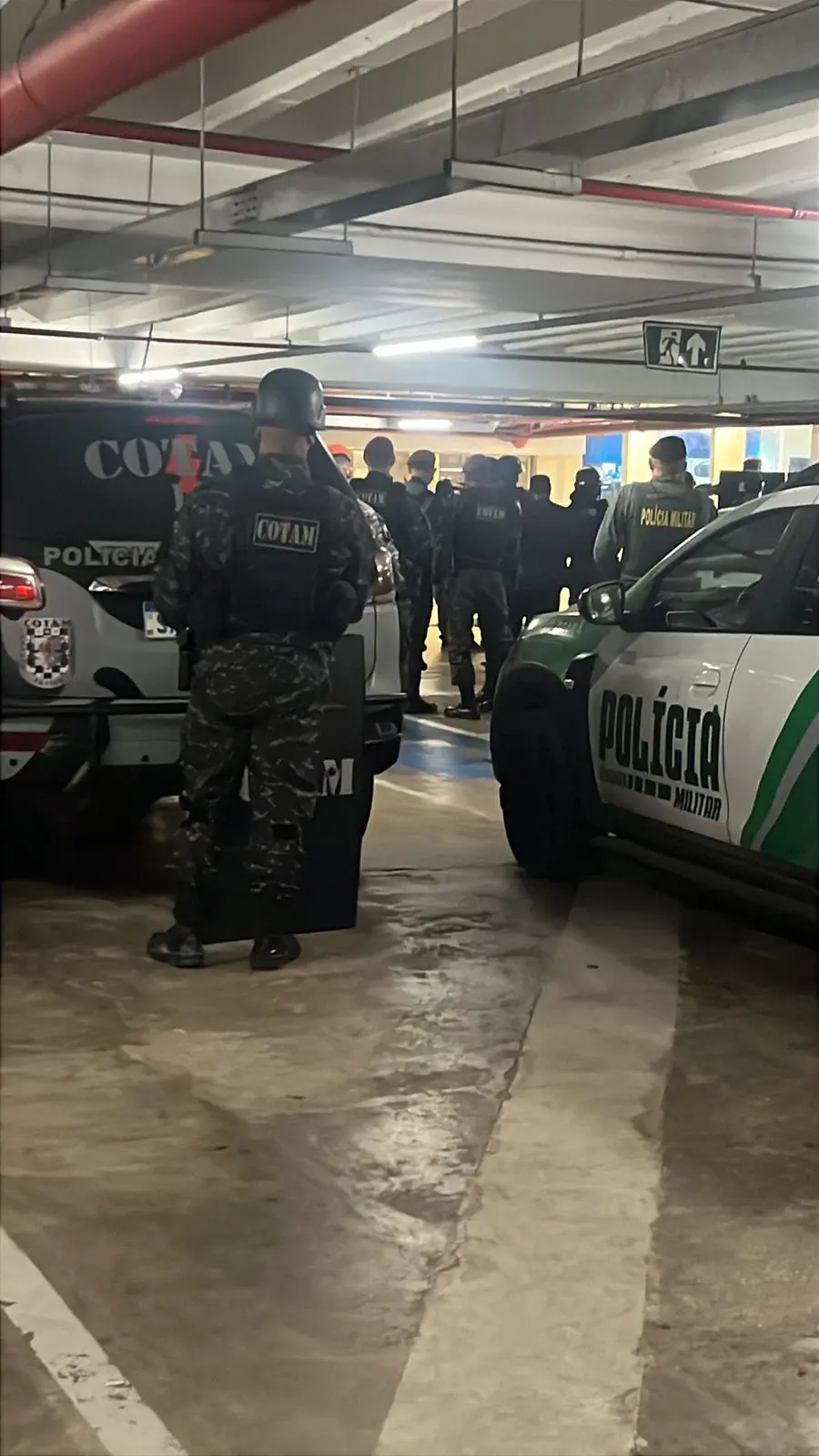 Imagem da notícia Funcionários são feitos reféns durante tentativa de assalto a shopping em Fortaleza