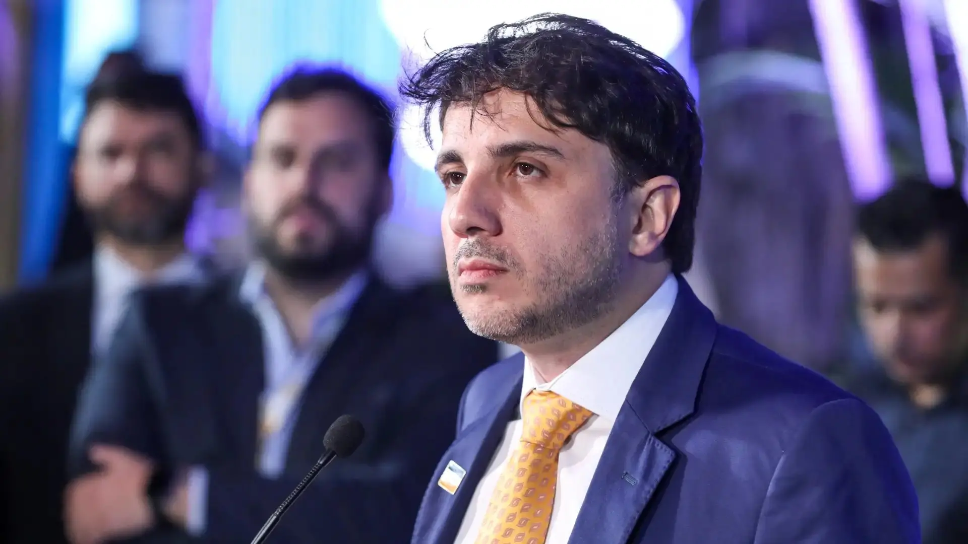 Imagem da notícia Renan Santos diz que direita populista está em 'queda' e Trump vai 'morrer lentamente'