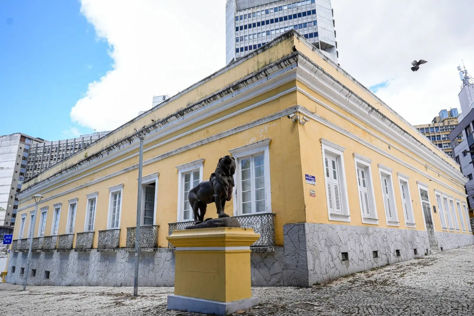 Imagem da notícia Academia Cearense de Letras abre inscrições para concurso de poesia sobre Fortaleza; veja detalhes
