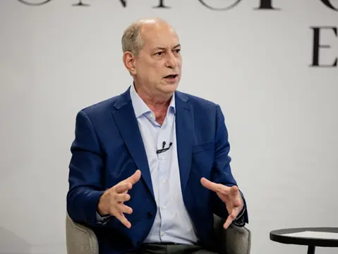 Imagem da notícia: Ciro resgata trajetória, foca em discurso de mudança e evita ataques ao estrear propaganda no rádio