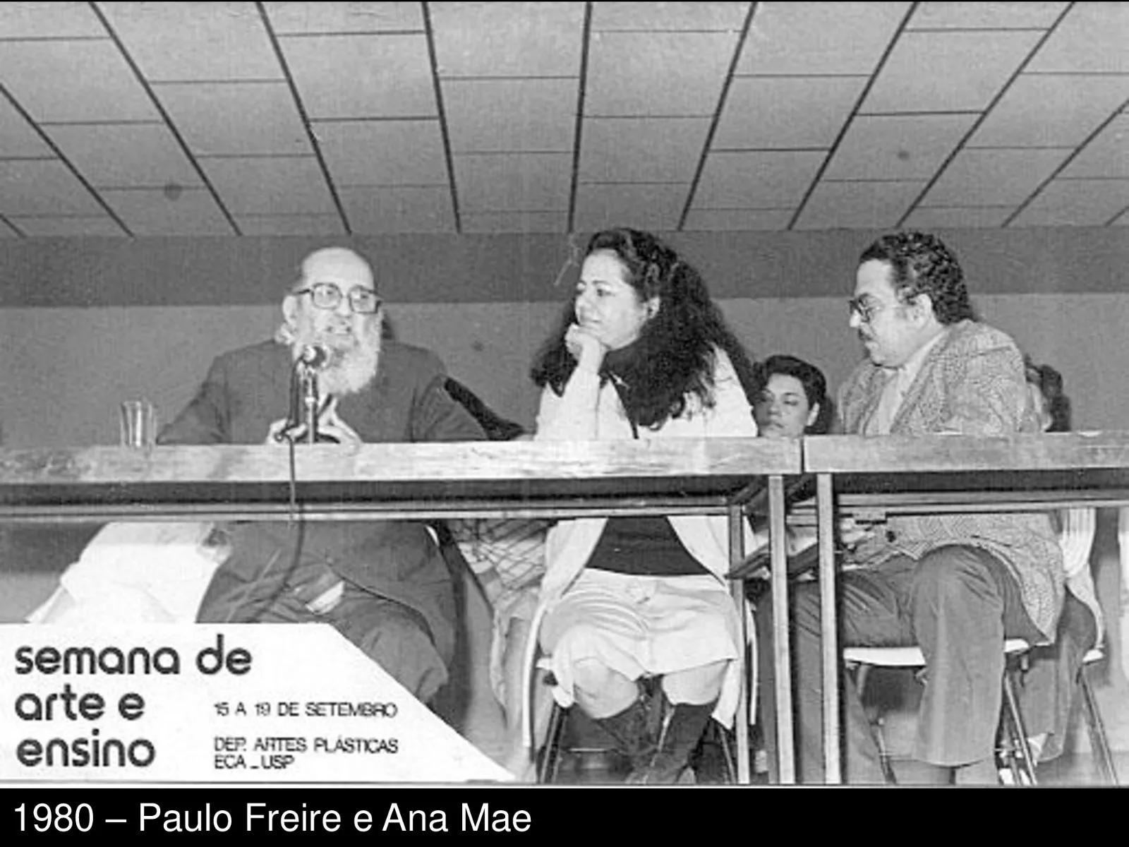 Registro de Paulo Freire e Ana Mae na Semana de Arte e Ensino da USP, em 1980.