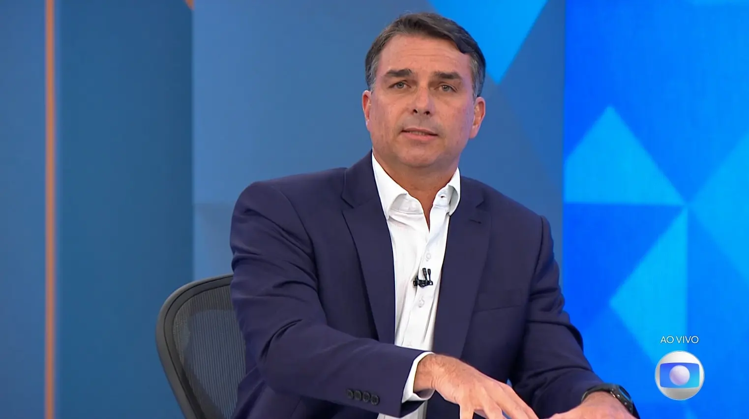 Imagem da notícia Flávio Bolsonaro diz que Eduardo errou ao agradecer tarifas e que não negociará Pix com os EUA