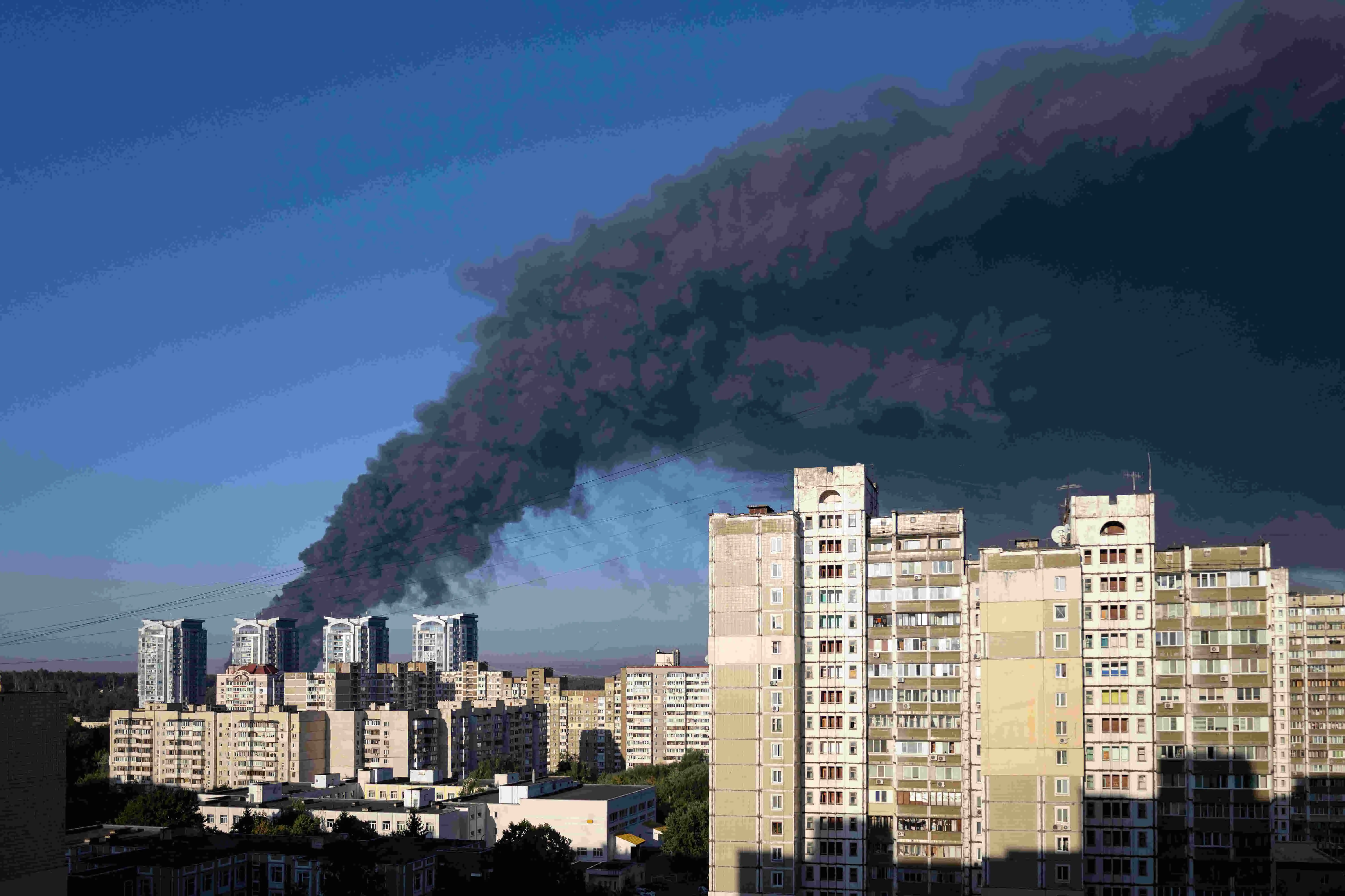 Imagem da notícia: Ataque aéreo russo mata ao menos 27 pessoas e deixa 42 feridas na região de Kiev, na Ucrânia