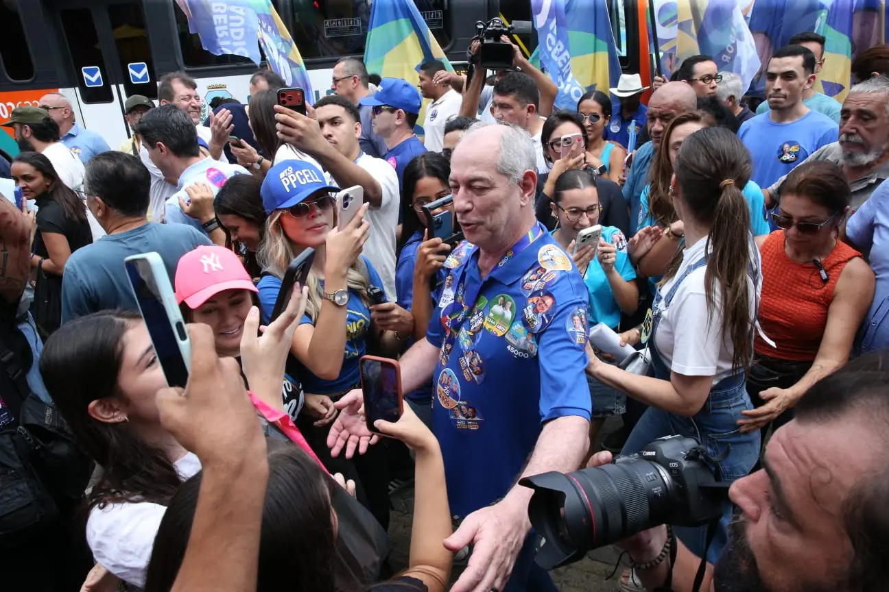 Imagem da notícia Ciro diz que vai reforçar estrutura de serviços do CE e alfineta Elmano sobre facções