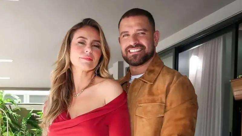 Imagem da notícia Diogo Nogueira se declara para a ex, Paolla Oliveira, durante show em Recife