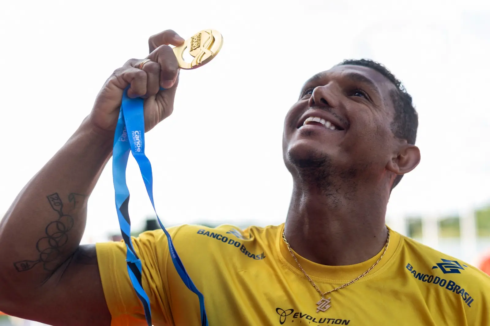 Imagem da notícia Isaquias Queiroz conquista medalha de ouro no Mundial de Canoagem