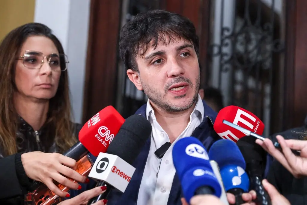 Imagem da notícia Toffoli suspende análise de candidatura de Renan Santos à Presidência na Justiça Eleitoral