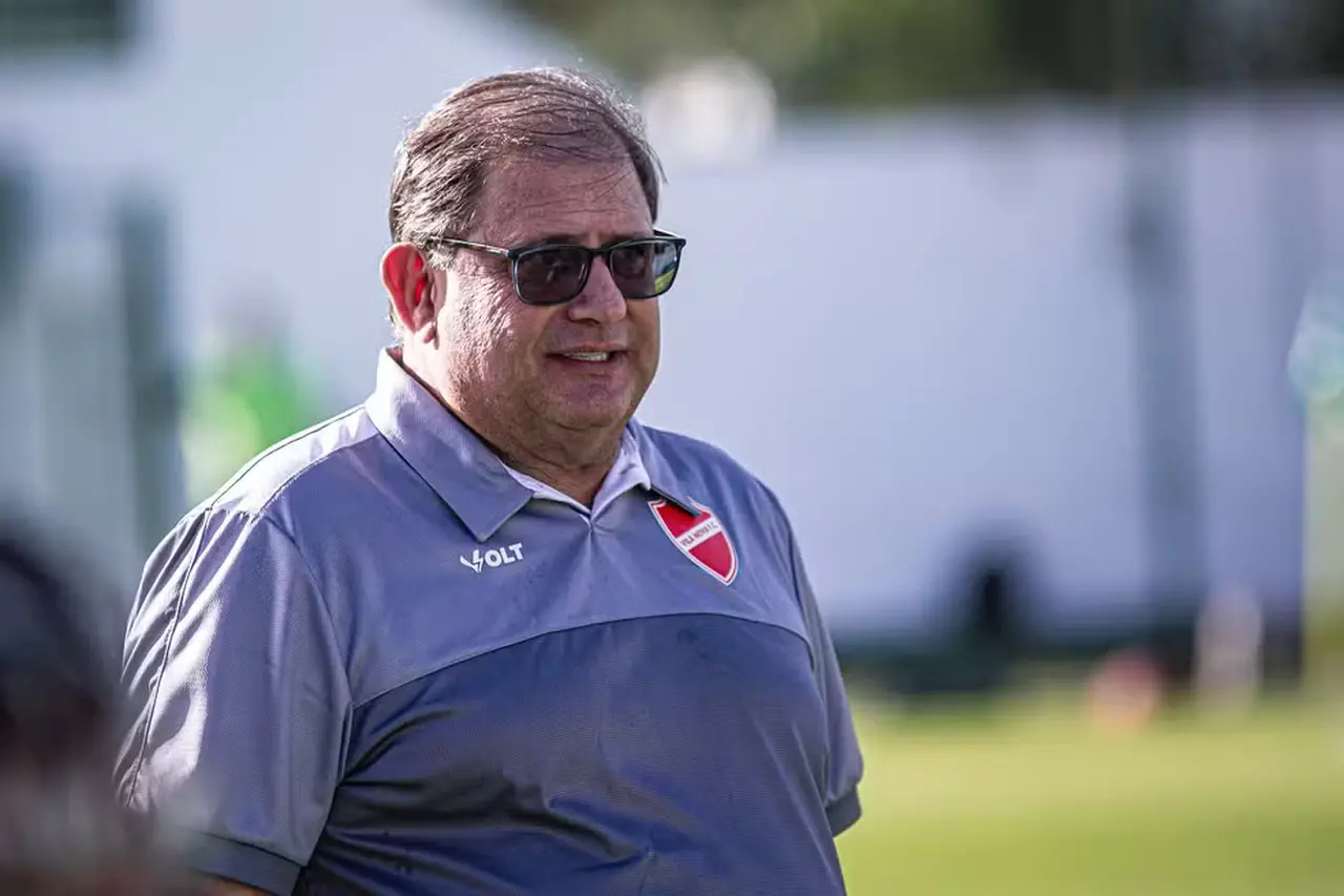 Imagem da notícia Técnico do Vila Nova, Guto Ferreira avalia situação do Ceará na Série B: 'ainda não entendo'