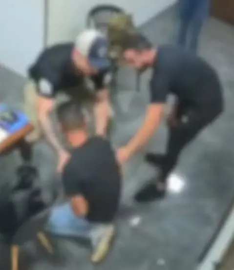 Imagem da notícia CAC atinge visitante com tiro acidental durante manuseio de arma em clube no Paraná