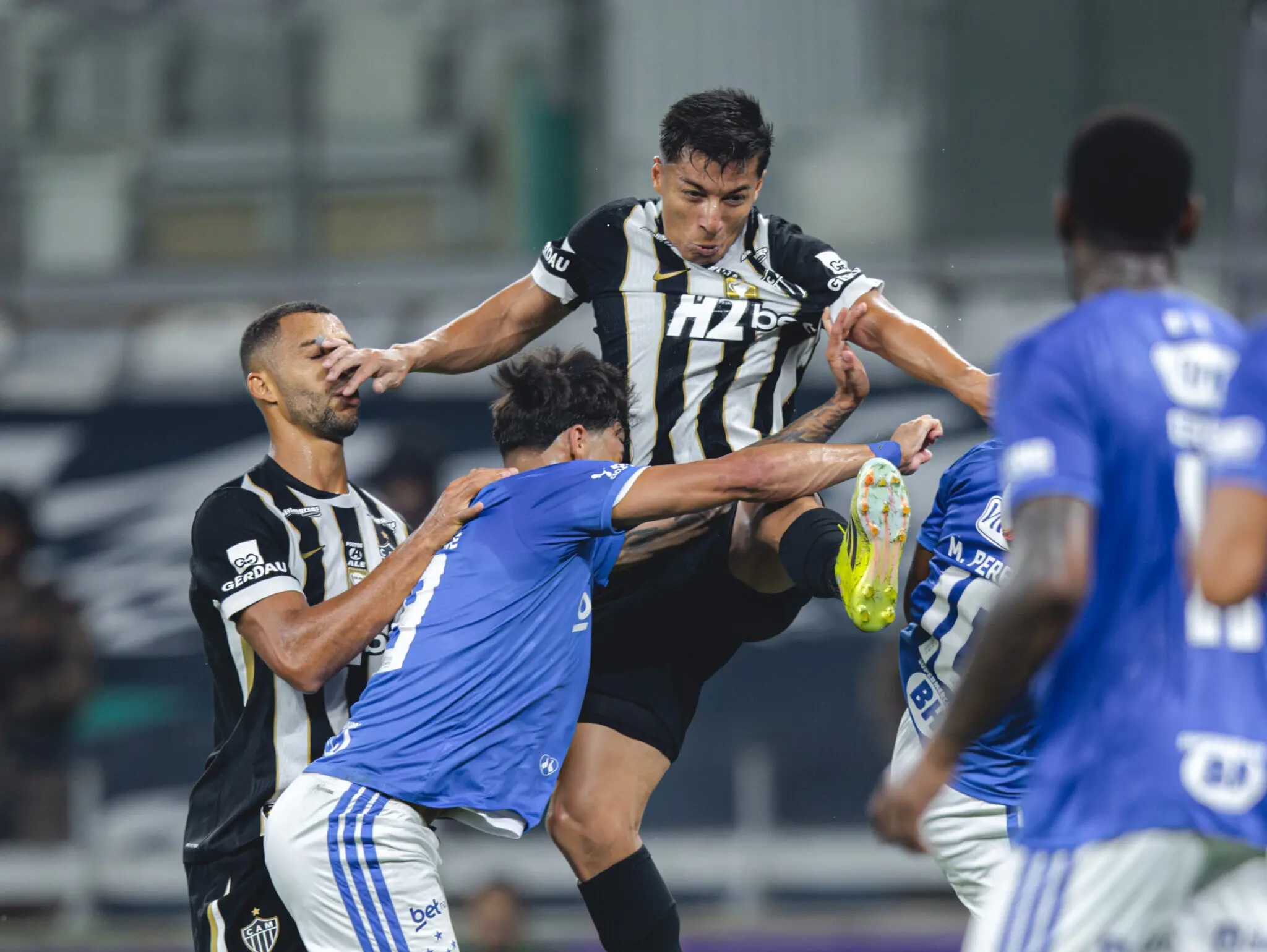 Imagem da notícia Jogos de hoje na TV: veja onde assistir e horário das partidas desta terça-feira (1º)