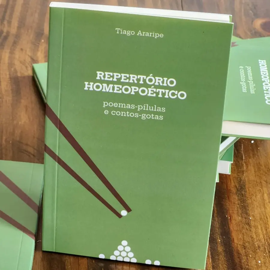 Imagem da capa do livro Repertório Homeiopoético: poemas-pílulas e contos-gotas, do escritor e músico cearense Tiago Araripe.