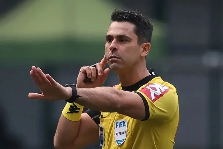 Imagem da notícia Árbitro FIFA comanda Ceará x Sport no Castelão; veja escala